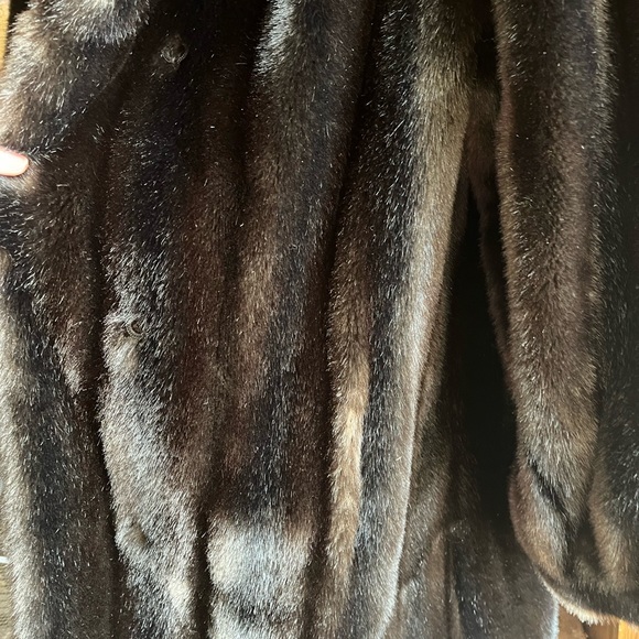Metzger group faux fur coat - Picture 5 of 9